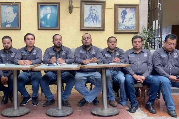 integrantes de la cnte en conferencia de prensa donde dijeron que alrededor de 18 mil maestros están en paro en michoacán