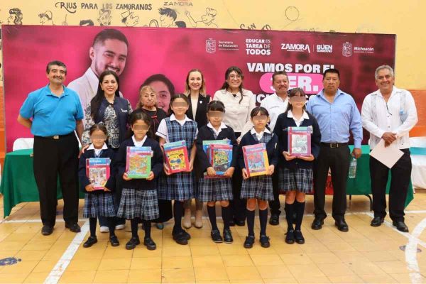 niños en el regreso a clases en michoacán, donde la cnte aseguró que hay paro
