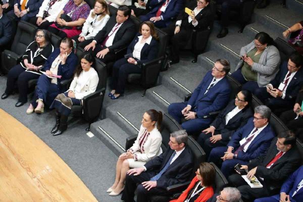 Claudia Sheinbaum durante la ceremonia de entrega de constancia de mayoría
