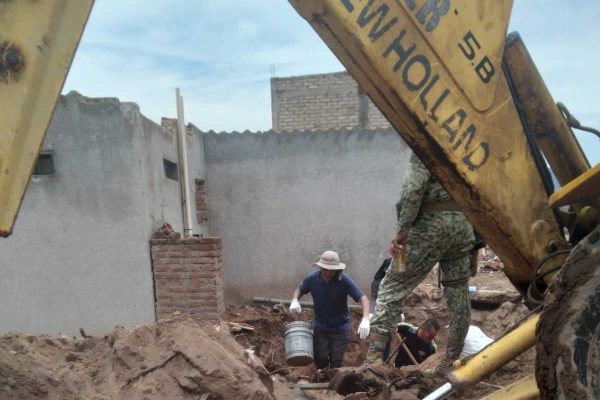 colectivo realiza labores de búsqueda en una fosa clandestina en guaymas, sonora
