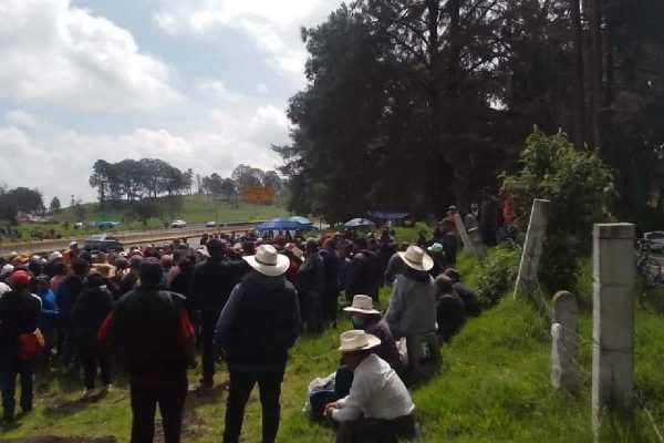 bloqueo de ejidatarios en el arco norte