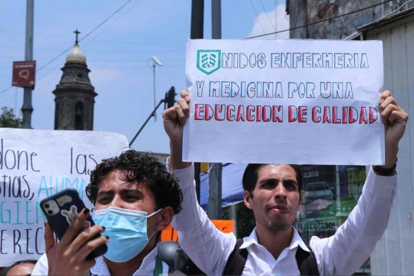 Estudiantes buscan educación de calidad