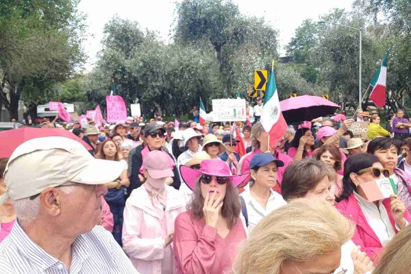 protesta del frente cívico nacional en contra de la sobrerrepresentación de morena y aliados en el congreso
