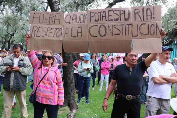 protesta del frente cívico nacional en contra de la sobrerrepresentación de morena y aliados en el congreso