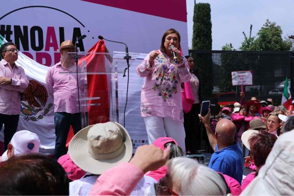 protesta del frente cívico nacional en contra de la sobrerrepresentación de morena y aliados en el congreso