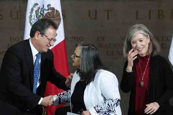 Jesús Peña Palacios, representante de la ONU-DH; y Norma Lucía Piña Hernández, presidenta de la Suprema Corte de Justicia de la Nación