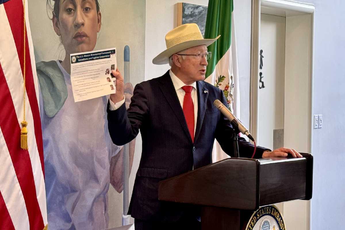 Ken Salazar, embajador de Estados Unidos en México, compartió detalles sobre el arresto de "El Mayo" Zambada.