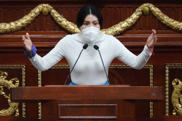 María Elena Ríos, saxofonista que fue víctima de un ataque con ácido. 