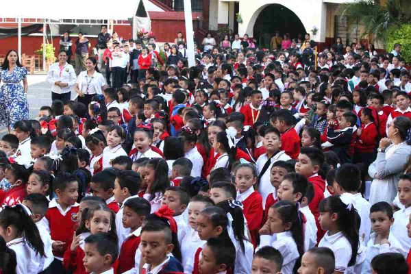 Millones de alumnos inician el ciclo escolar 2024-2025