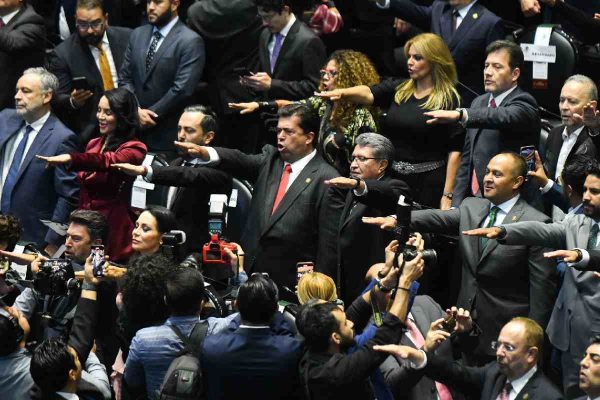Legisladores toman protesta durante la sesión Constitutiva de la LXVI Legislatura de la Cámara de Diputados. 