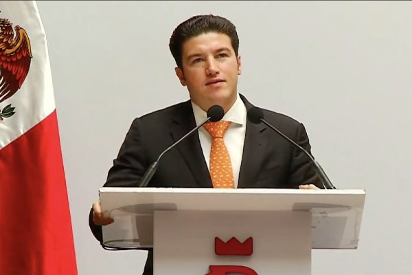 samuel garcía, gobernador de nuevo león, hablando sobre el fiscal general del estado