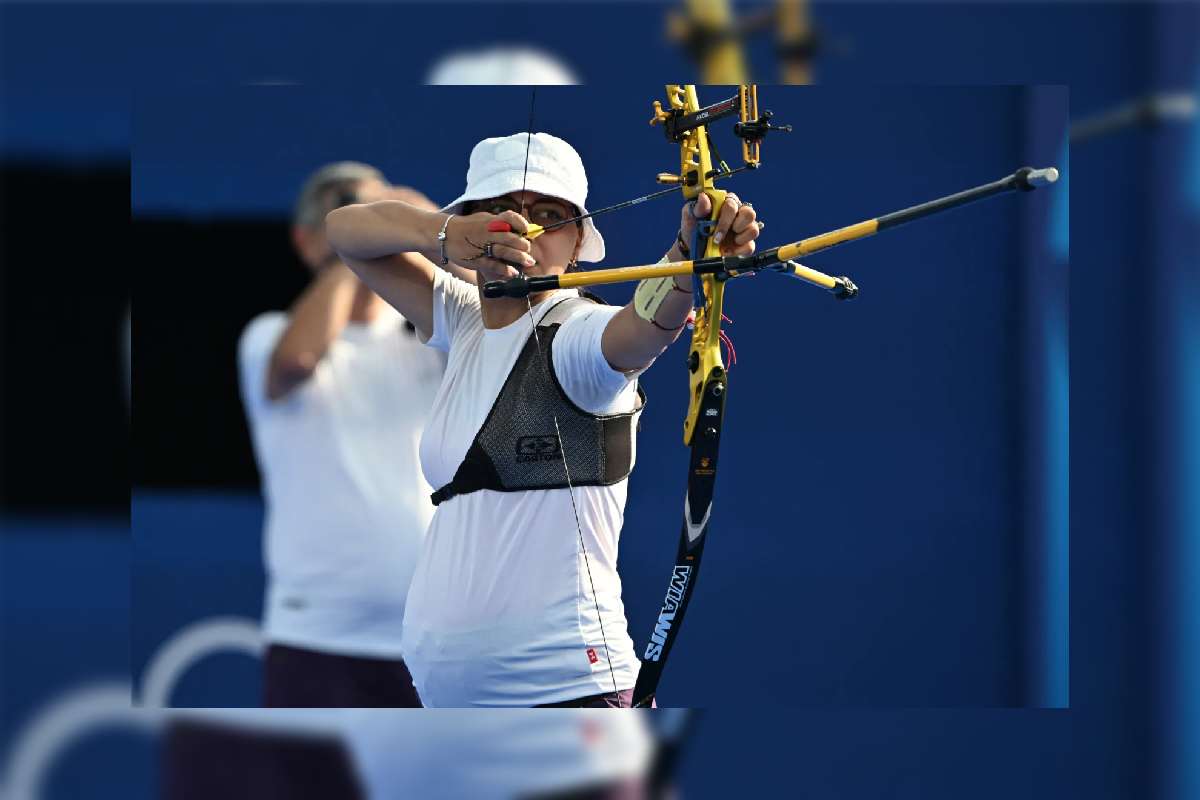 Yaylagul Ramazanova de Azerbaiyan, competidora de tiro con arco individual, París 2024.
