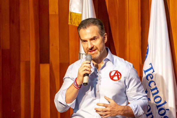 adrian de la garza alcalde monterrey