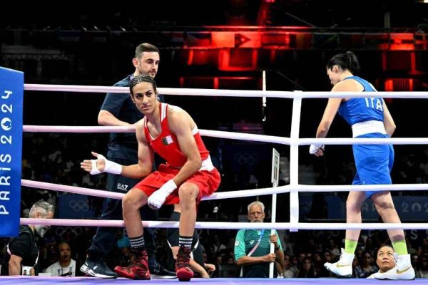 Boxeadoras Imane Khelif y Angela Carini en Paris 2024.