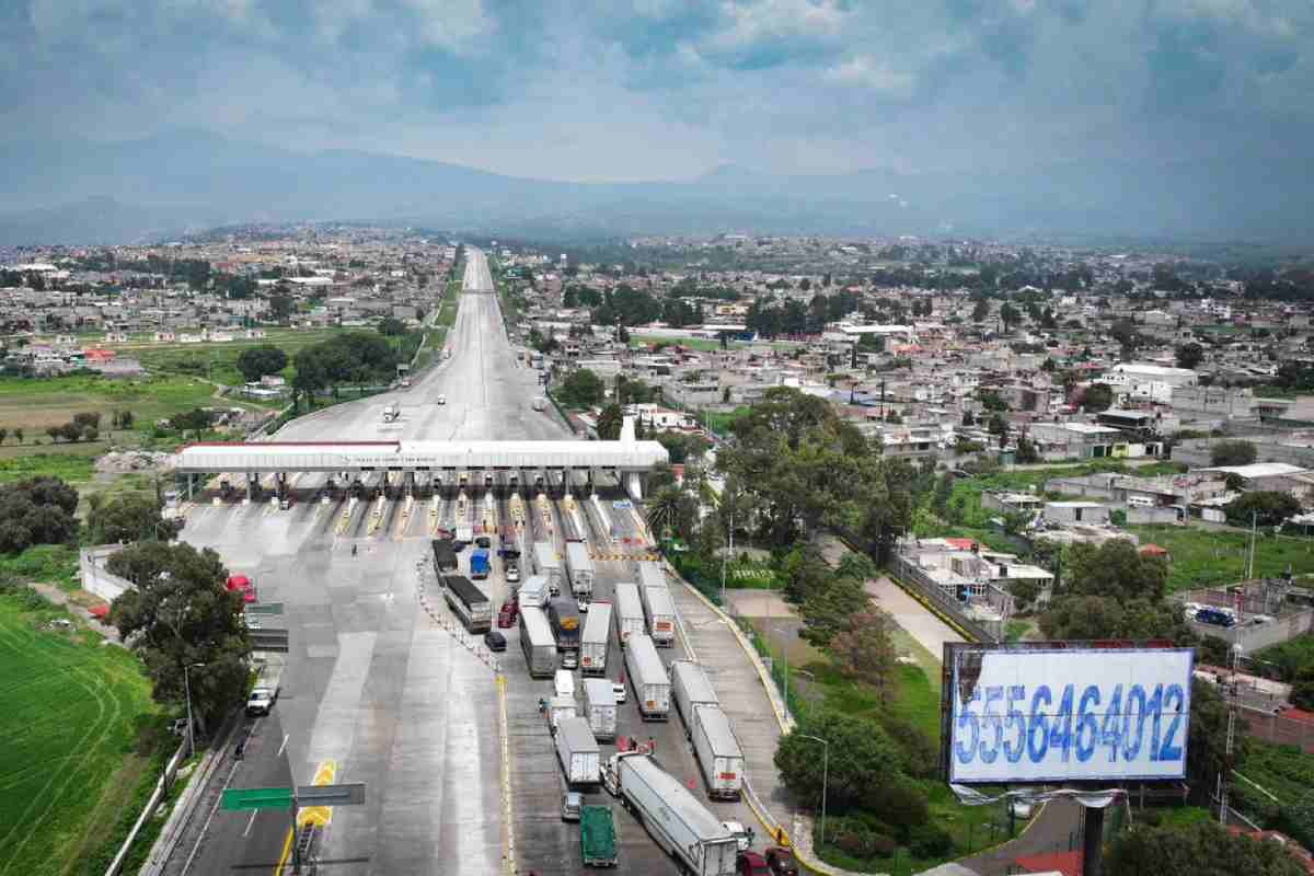 Bloqueo de la autopista México-Puebla. Foto: Cuartoscuro