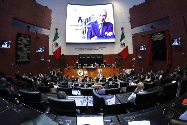 Homenaje en el Senado a José Agustín Ortiz Pinchetti