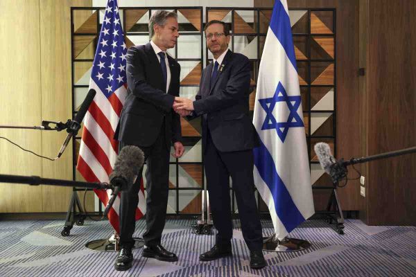 El secretario de Estado, Antony Blinken durante su encuentro con el presidente de Israel Isaac Herzog