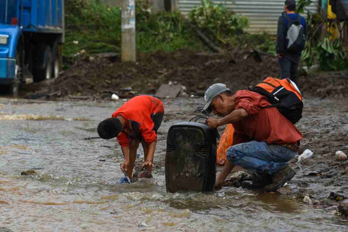 El nivel del río en Tejupilco aumentó debido a las fuertes lluvias del jueves. Foto: Cuartoscuro