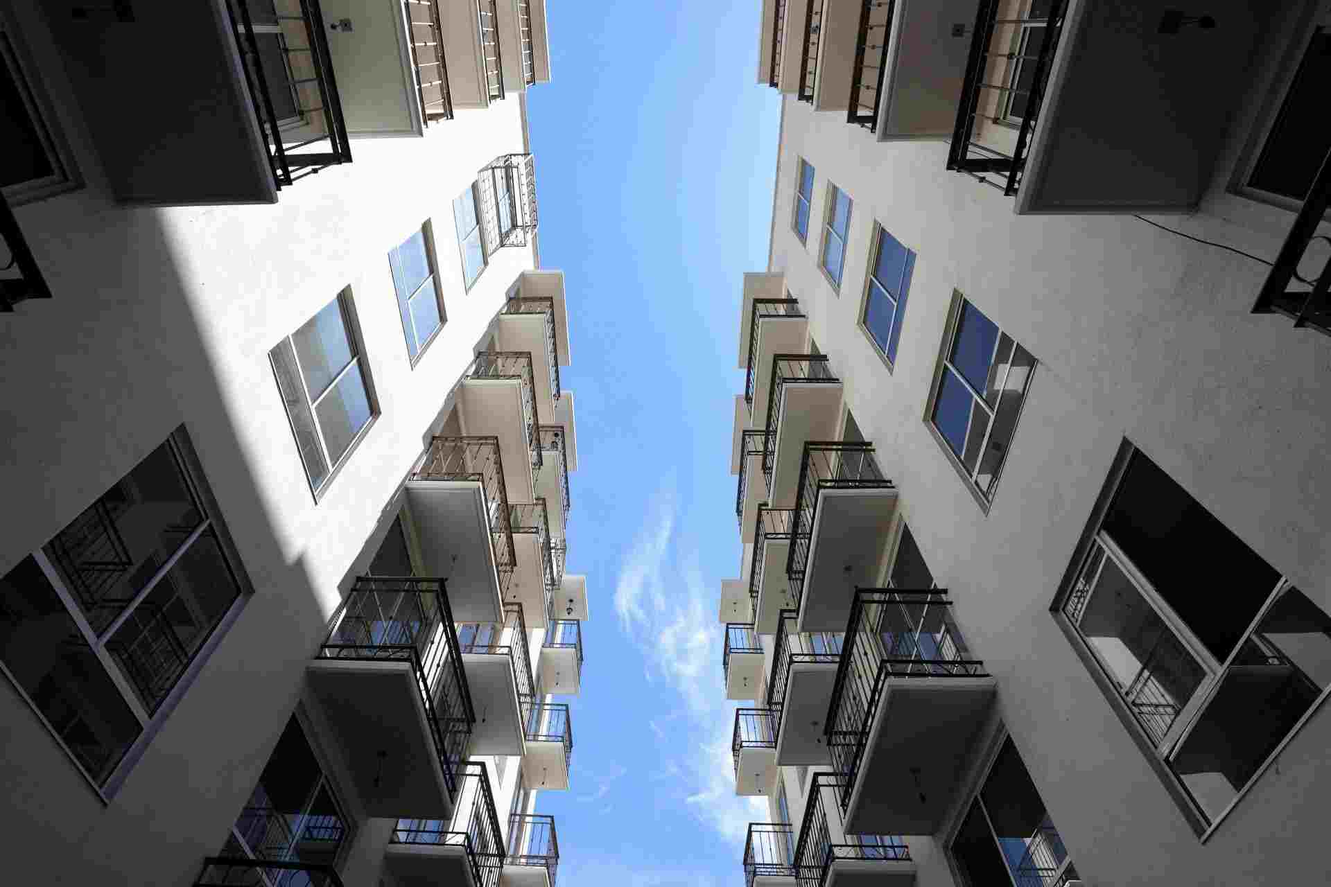 Los altos precios de la vivienda en la CDMX hacen poco accesible comprar o rentar un espacio para la mayoría de sus habitantes.