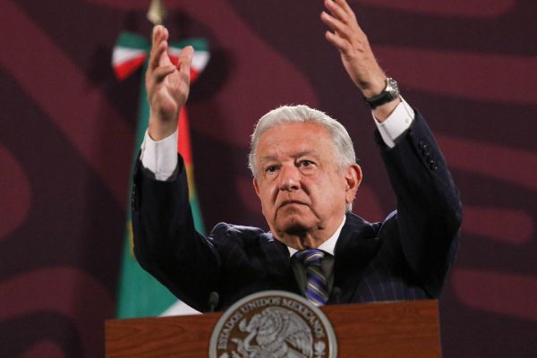 AMLO critica a jueces que suspendieron debate en la Cámara de Diputados