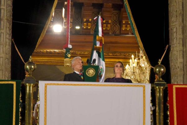 AMLO dio su último Grito de Independencia acompañado por su esposa Beatriz Gutiérrez.