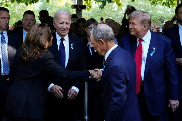 Apretón de manos entre Kamala Harris y Donald Trump en el aniversario del atentado contra las torres gemelas