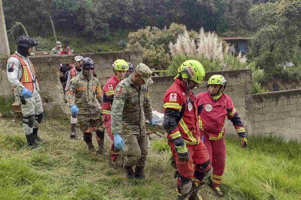 Derrumbe cerro en Jilotzingo Edomex