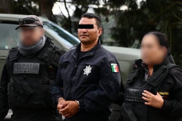 director de la policía de aculco, edomex, en el marco de investigaciones por presuntos vínculos con grupos criminales