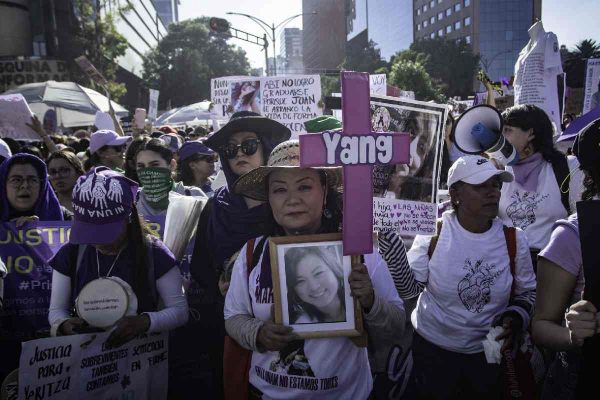 protesta de mujeres en contra de la violencia de género