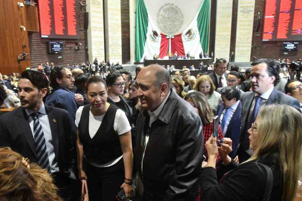 Diputados del PRI abandonan la Cámara de Diputados