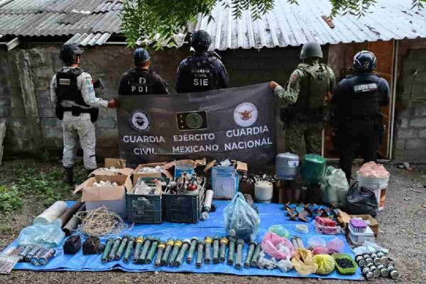 fuerzas de seguridad asegurando artefactos explosivos en fábricas clandestinas en tierra caliente, michoacán