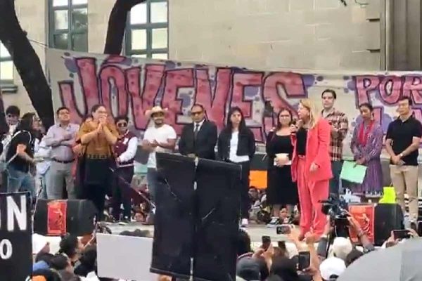 Ministra Loretta Ortiz en protesta a favor de la reforma judicial