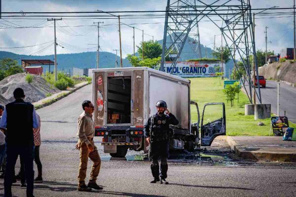 bloqueo carretero en culiacán, sinaloa, uno de los hechos de violencia e inseguridad por los que se canceló el grito de independencia