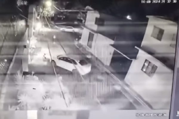 imagen de la cámara de vigilancia que grabó el ataque armado contra edgar arroyo, periodista en cuernavaca, morelos
