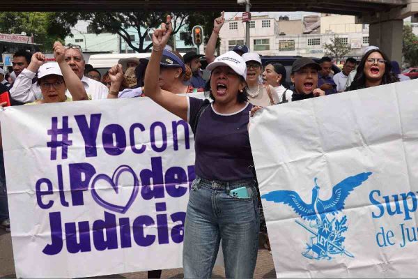 Protesta estudiantil contra la reforma judicial en Viaducto