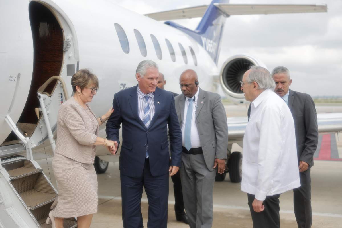 Llegada del presidente de Cuba, Miguel Díaz-Canel al AIFA