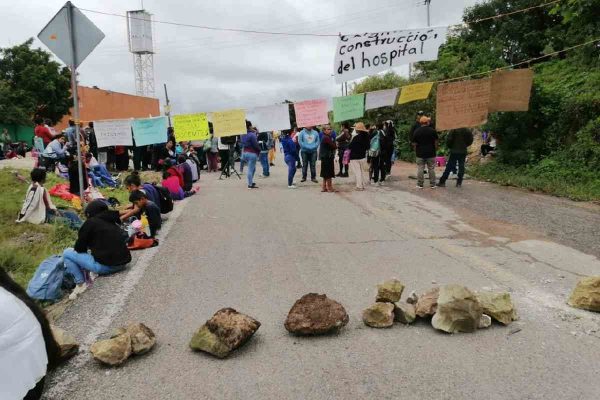 bloqueo en carretera Tlapa-Chilpancingo