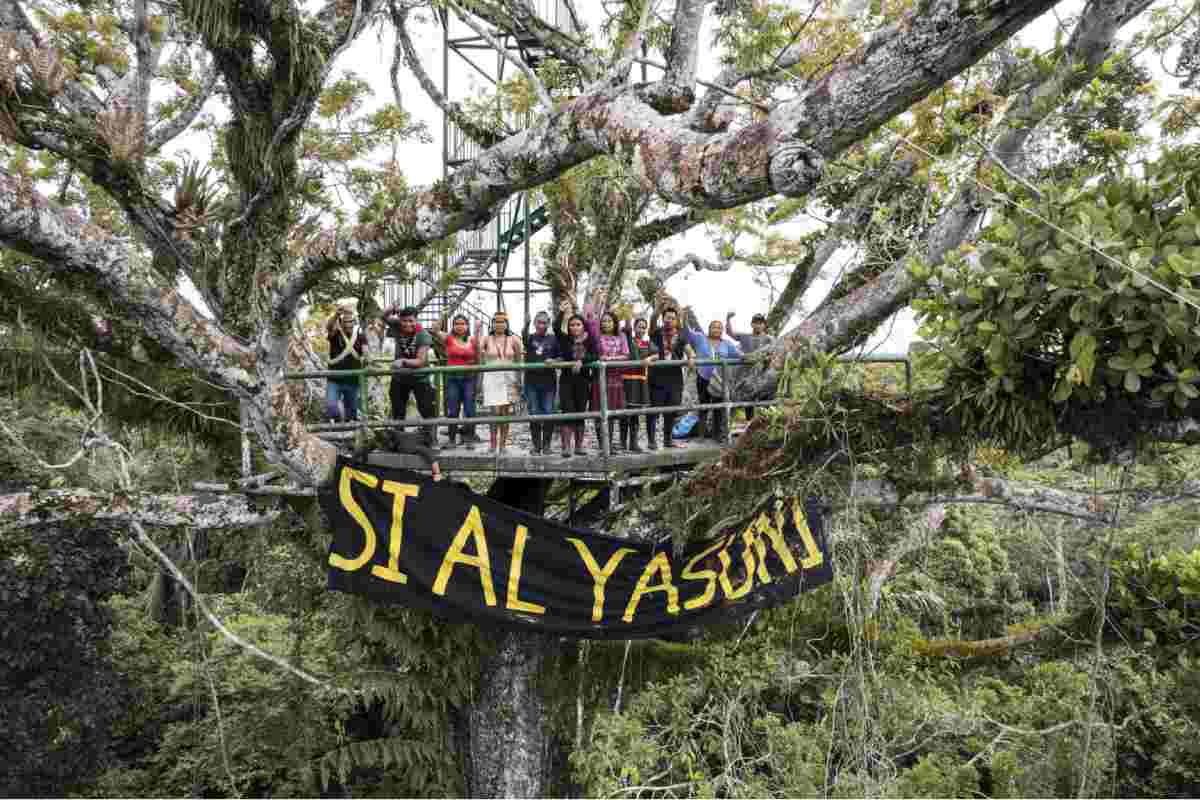 Líderes indígenas y jóvenes activistas envían un mensaje a la sociedad ecuatoriana antes del referéndum sobre el destino del Parque Nacional Yasuní. Foto: Martin Kingman / Amazon Frontlines
