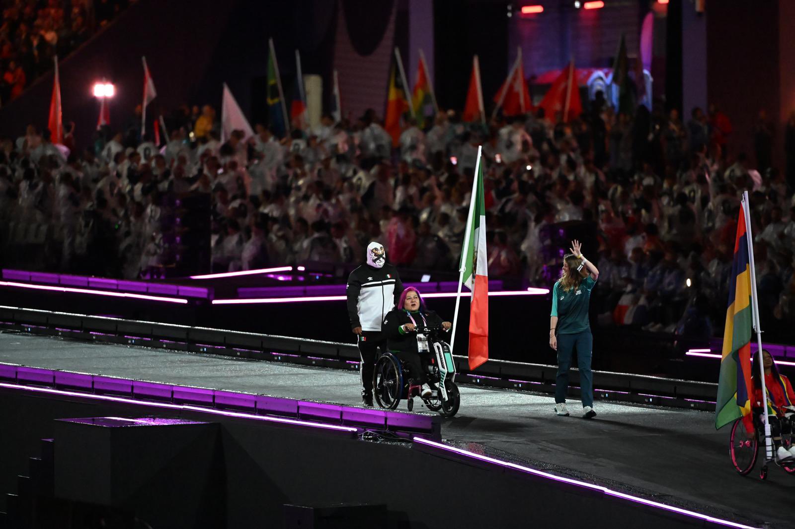 Perla Patricia Bárcenas abanderada clausura juegos paralimpicos