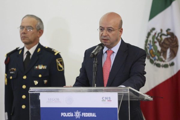 Renato Sales Heredia, entonces comisionado Nacional de Seguridad, en la conferencia de detención de "El Gil", en 2015 | Foto: Cuartoscuro