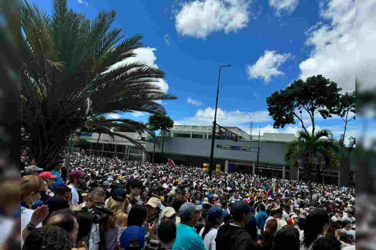 Aspecto de una de las múltiples manifestaciones efectuadas por personas venezolanas en defensa de sus derechos y libertades.