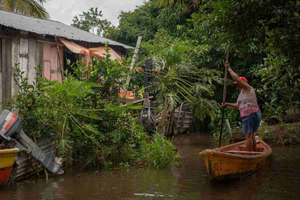 inundaciones en el municipio de Tlacotalpan a causa del desbordamiento del Río Papaloapan.