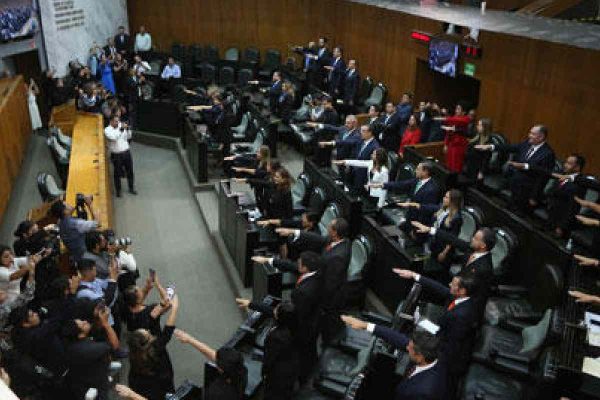 Diputados de Nuevo León y gobernador acuerdan revisar presupuesto en noviembre; pendiente elección del fiscal