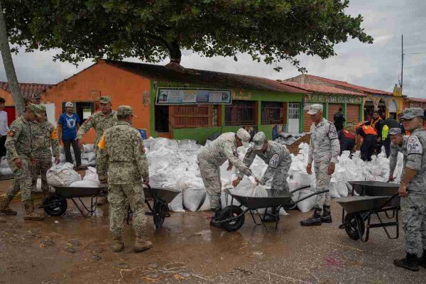Militares atienden emergencia en Veracruz por lluvias 
