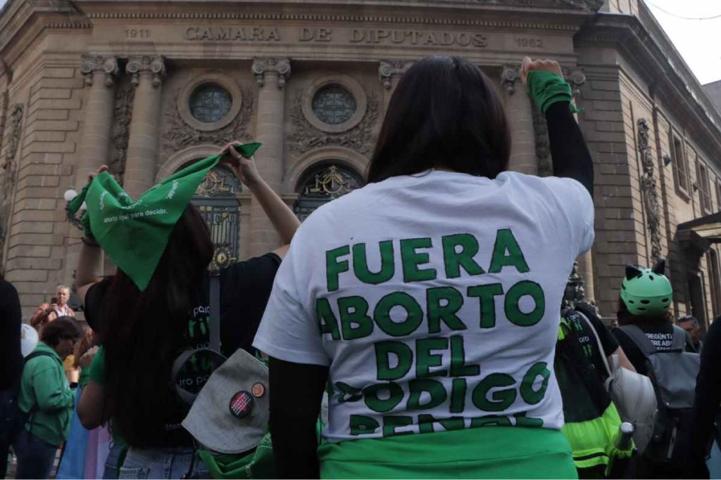 Exigen aprobar dictamen para eliminar el delito del aborto del Código Penal de la CDMX