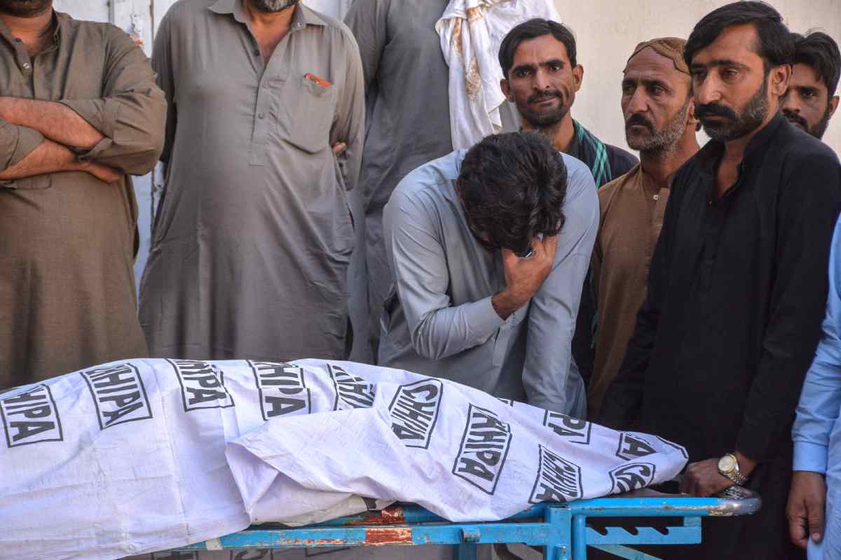 Personas fallecidas tras el atentado en Baluchistán, Pakistán. Foto: AFP