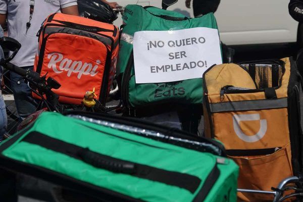 Te explicamos qué está sucediendo con los repartidores de comida y la propuesta de ley de Claudia Sheinbaum
