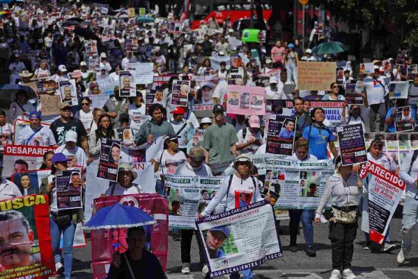 Alfaro hereda a Lemus la crisis de personas desaparecidas en Jalisco, y claroscuros en materia social y económica
