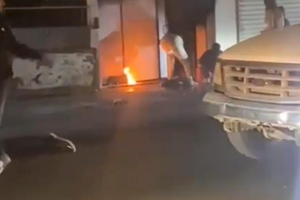 Civiles armados prendieron fuego a una tienda de ropa en Culiacán, Sinaloa