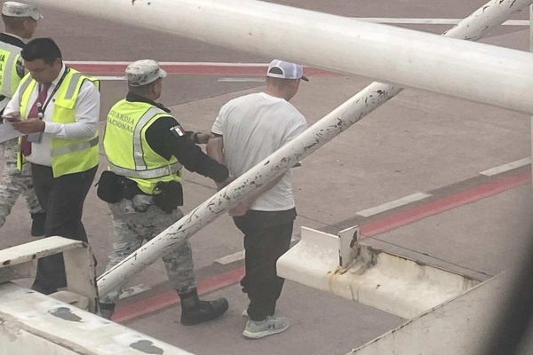 FGR acusa por amenazas y ataques a las vías de comunicación a hombre que intentó desviar avión a EU